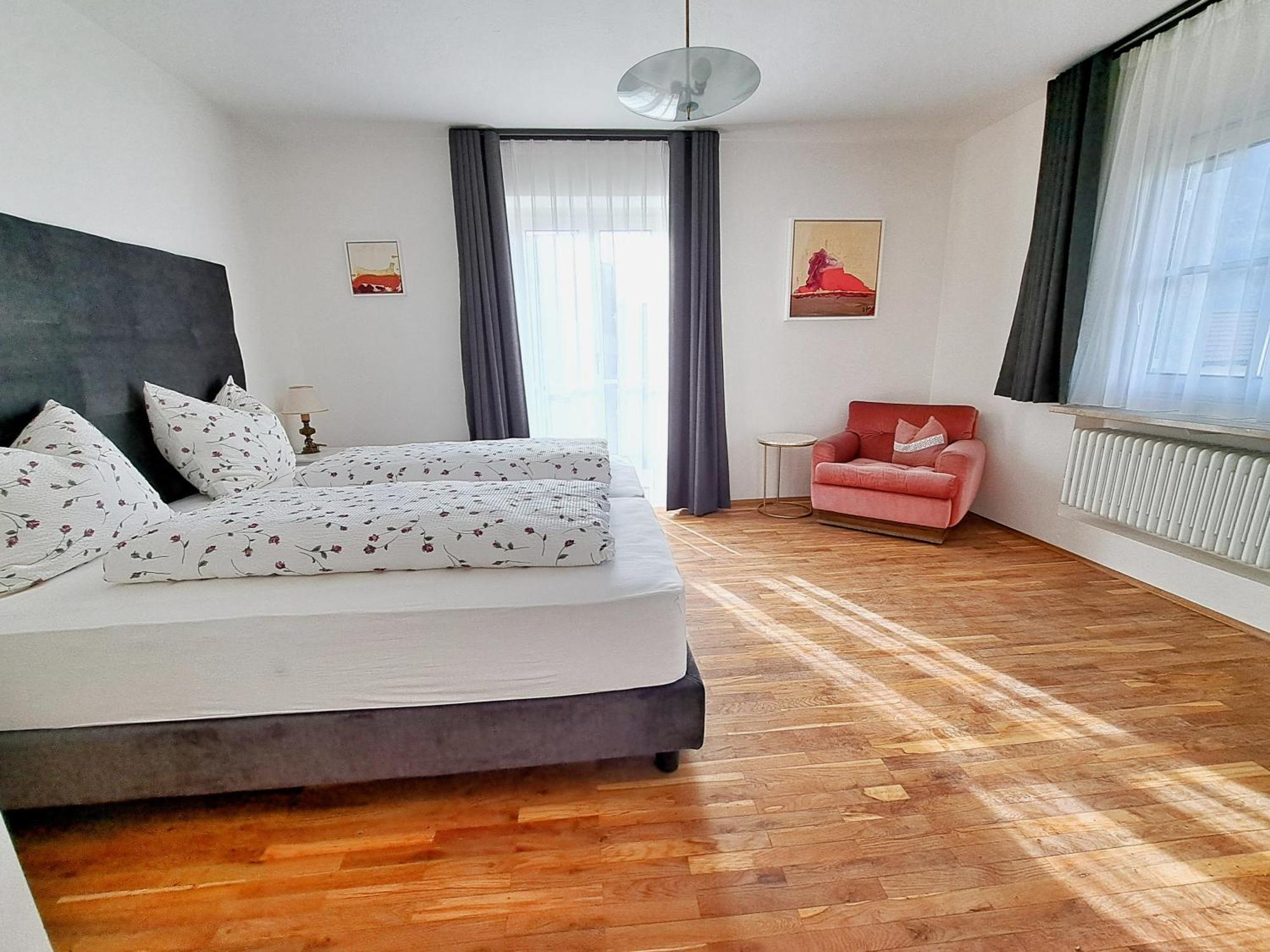 Bed and Breakfast Cafe Rudi Living Parcines Exteriér fotografie
