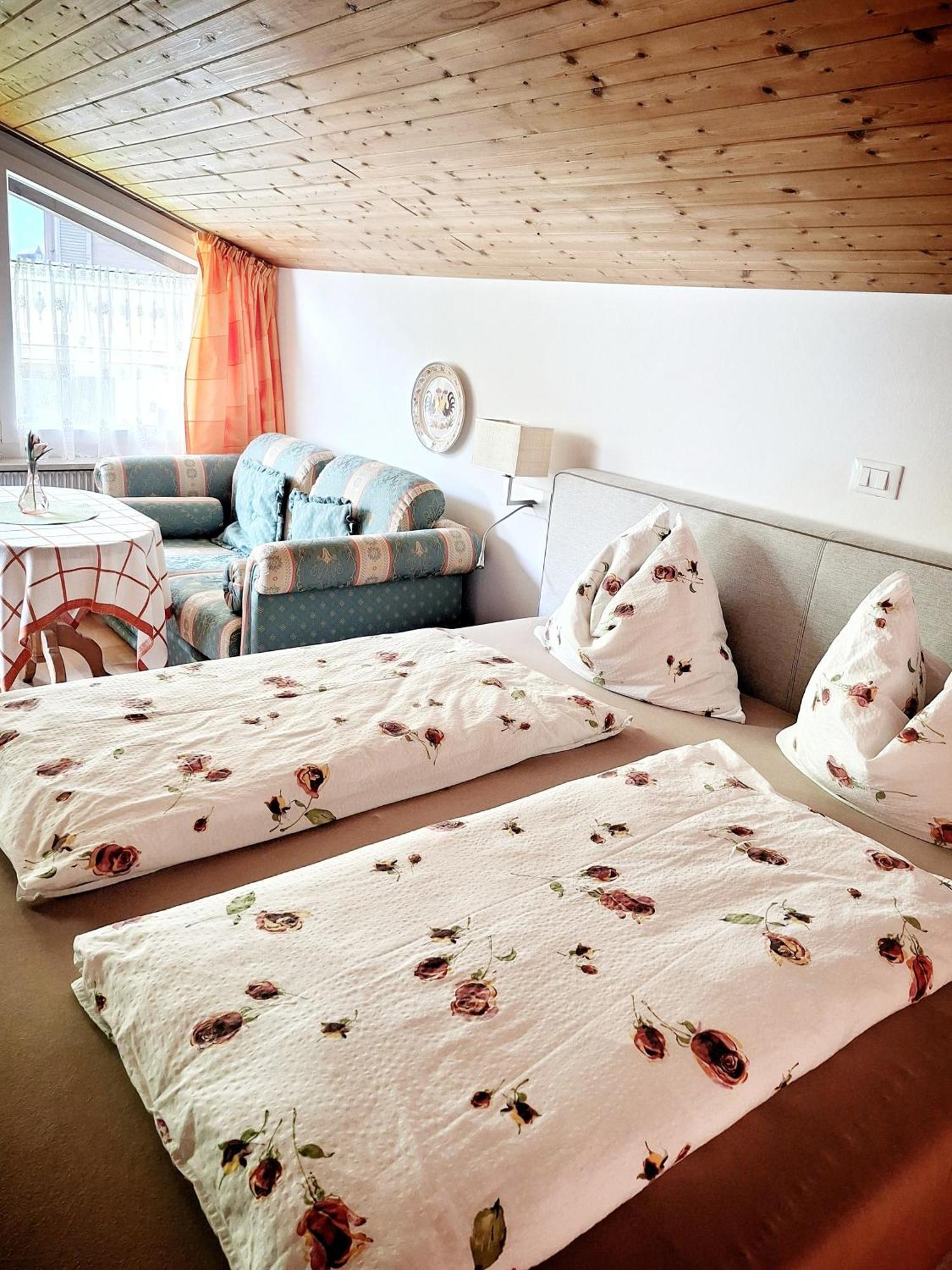 Bed and Breakfast Cafe Rudi Living Parcines Exteriér fotografie